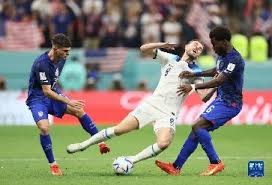 因实施足球流氓行为，一名身为警员的阿森纳球迷被警方开除